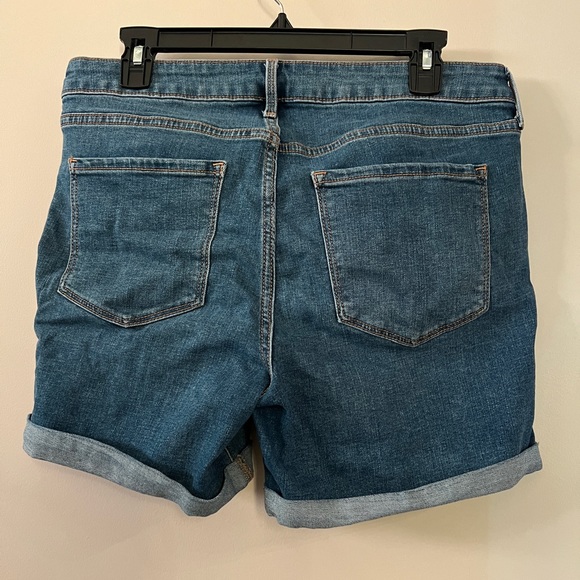 Old Navy Denim Short - Picture 2 of 3